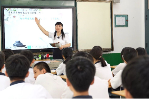 七一特辑 | 宁奇珍：深耕教坛育桃李 初心映照三尺台