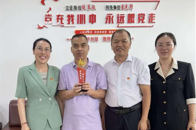 周剑锋到非公企业开展“七一”走访调研活动