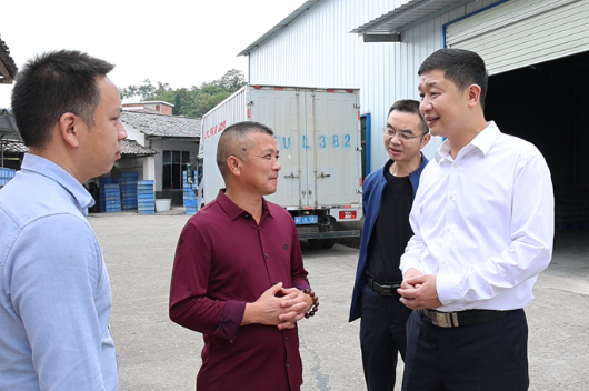 付凯军到流泽镇督导校园食品安全和企业安全生产工作