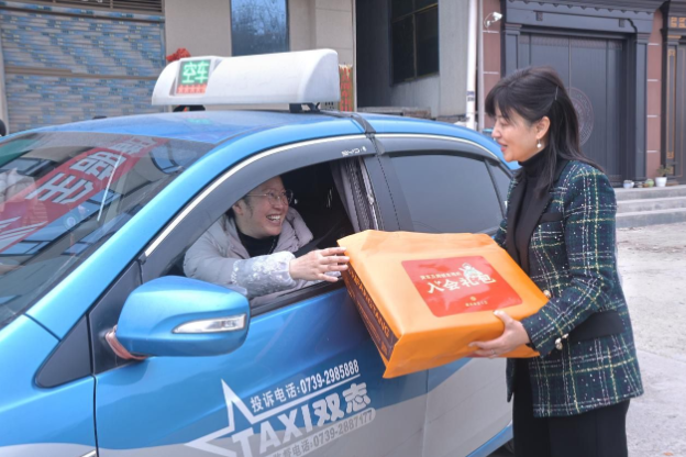 邵东：暖“新”服务 筑就幸福“笑脸”