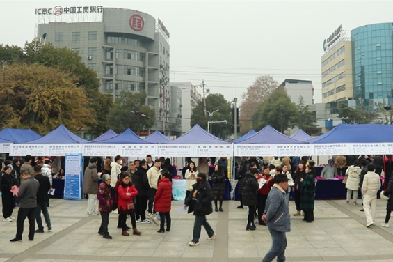 邵东市举办返乡农民工专场招聘会