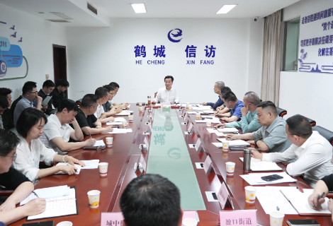 唐成在区信访局接访并主持召开上级交办信访件办理工作专题调度会