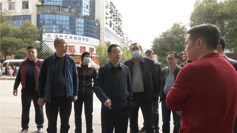 向秀亮现场调度省卫复审和病媒生物密度控制达标复查工作.mp4_20201026_155741.414.jpg