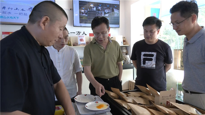 向秀亮专题调研扶贫产业发展工作 (4).jpg