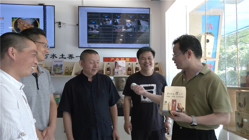 向秀亮专题调研扶贫产业发展工作 (3).jpg
