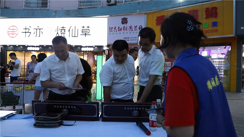 鹤城区禁毒协会开展地摊式+直播禁毒宣传 (3).jpg