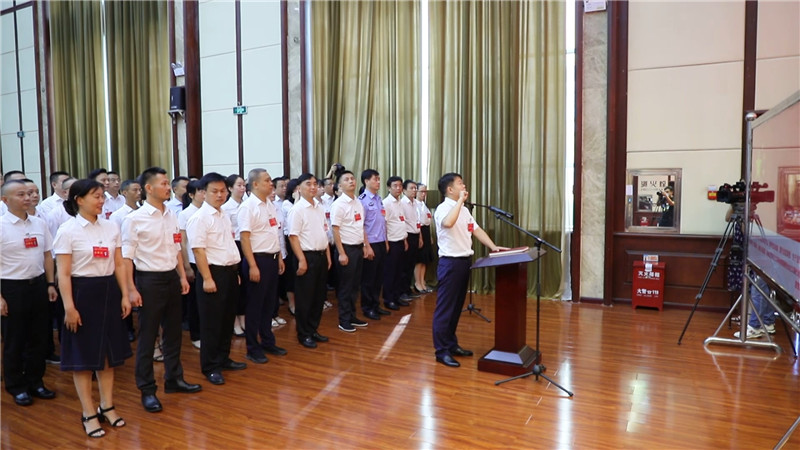 鹤城区第五届人民代表大会第五次会议举行第三次全体会议 (1).jpg