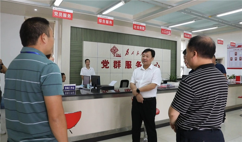 唐成调研指导人口普查工作.mp4_20200902_163617.281_WPS图片.jpg