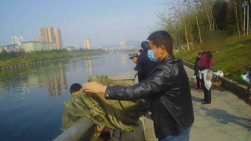 守护一河碧水  鹤城清理涉渔“三无”船舶344艘 (1).jpg