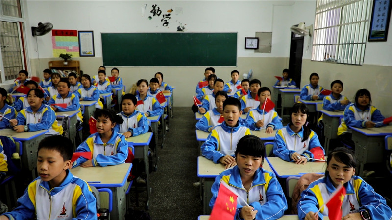 怀化鹤城区中学师生“歌唱祖国”快闪迎国庆（半成品）.mp4_20200929_175417.336.jpg