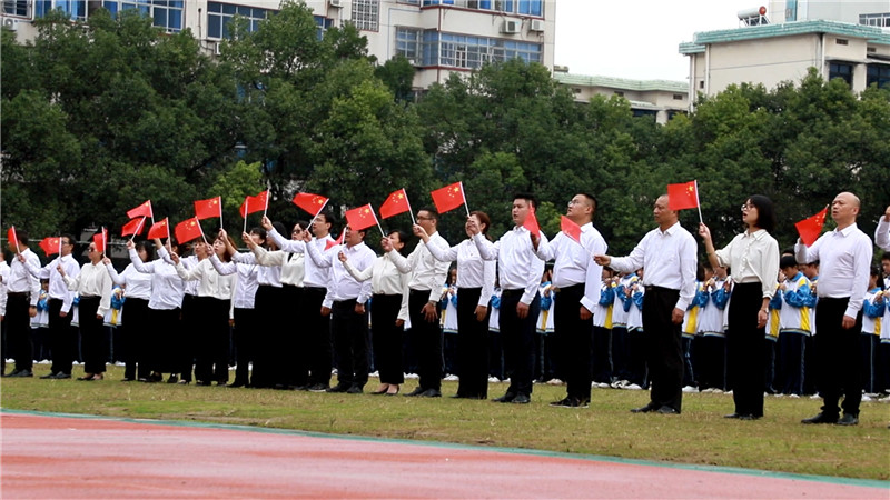 怀化鹤城区中学师生“歌唱祖国”快闪迎国庆（半成品）.mp4_20200929_175334.625.jpg