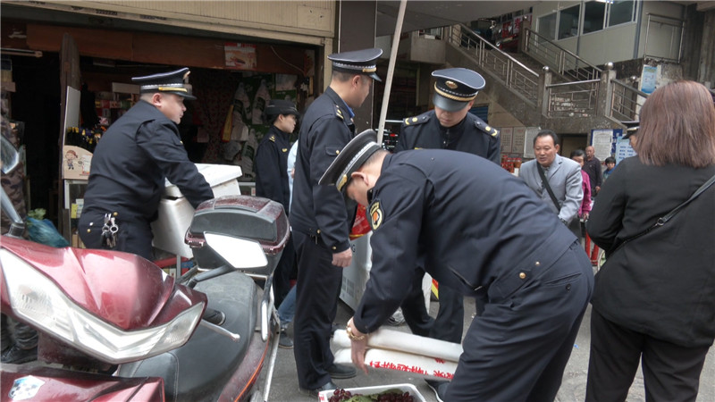 鹤城区城市管理行政执法局：集中开展整治 规范市容秩序.mp4_20201029_171250.106.jpg