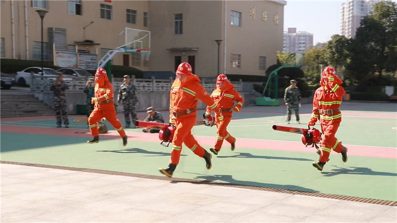 2020年怀化市民兵应急综合救援训练在鹤城举行.mp4_20201111_173511.838.jpg 2020年怀化市民兵应急综合救援训练在鹤城举行.mp4_20201111_173511.838.jpg