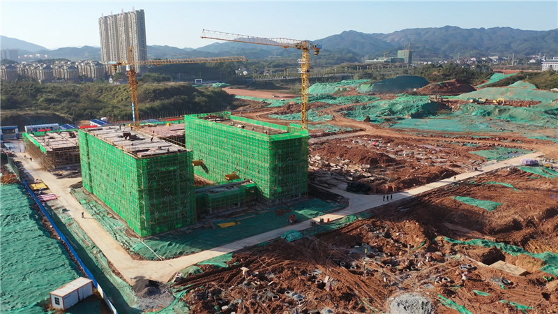 怀化市第一中学异地新建项目主体工程建设进展顺利.mp4_20201112_161659.419.jpg