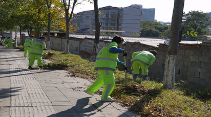 鹤玉公司：全员上阵美化城市环境 焕新城市颜值