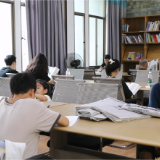 书香沁盛夏 阅读伴成长 鹤城区图书馆成为市民暑期“充电”热选