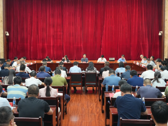 唐成主持召开区委常委会（扩大）会议暨区委理论学习中心组集体学习