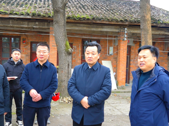 唐成调研学校项目建设并督导检查安全生产工作