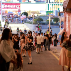 一条小巷火了，别急着叫它 "怀化梨泰院"