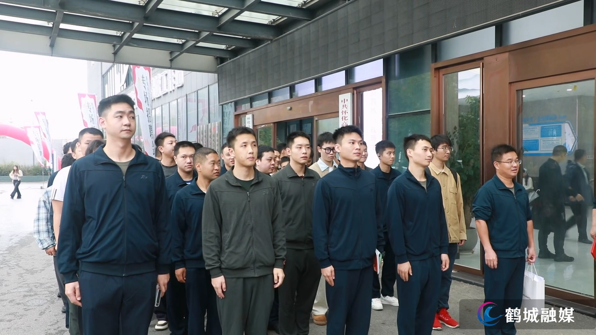鹤城区举办2026年秋季自主就业退役军人专场招聘会（半成品）.mp4_20261015_162229.443.jpg