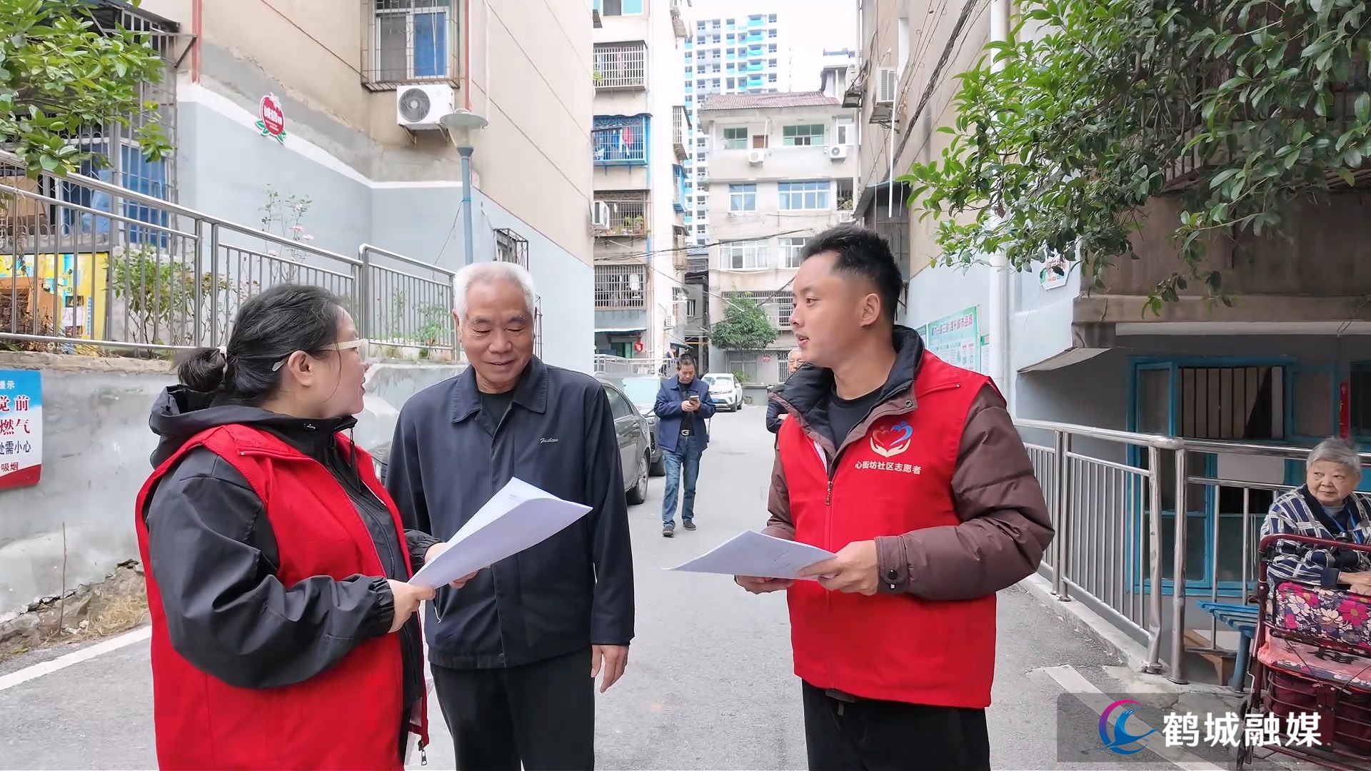 医保宣传进社区 便民服务暖民心.mp4_20261028_155128.788.jpg