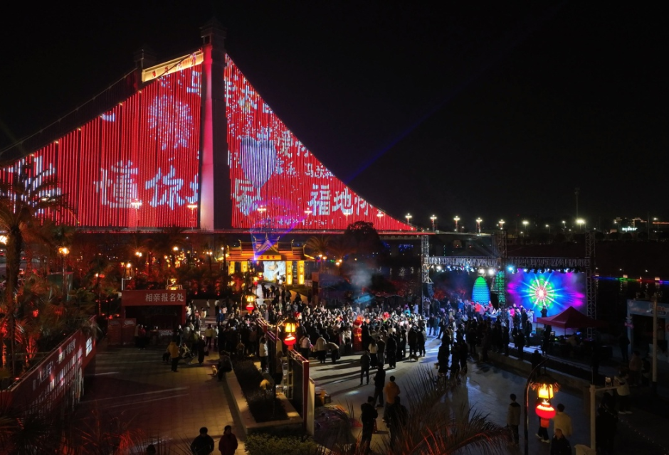 【新春走基层】春节来怀化东盟集 感受异域风情