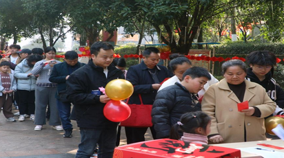 【新春走基层】骏马迎春福满社区 游园宣讲其乐融融