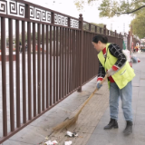 “环卫绿”坚守一线 用初心绘就新春最美底色