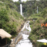 龙口瀑布迎来客流高峰 升级安全设施筑牢游玩防线