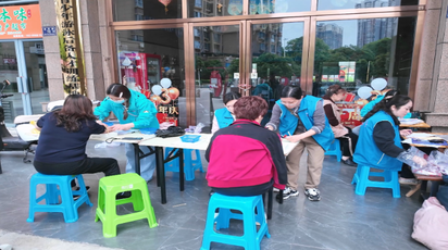 免费体检进小区 惠民服务暖民心