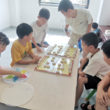 琴棋书画润童心趣味托管解民忧 犀牛村“公益暑期班”点亮多彩假期