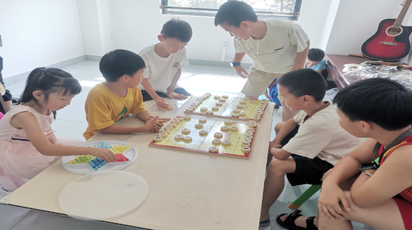 琴棋书画润童心趣味托管解民忧 犀牛村“公益暑期班”点亮多彩假期
