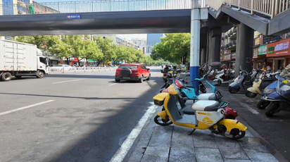 城中街道：多措并举 精准破解舞水路占道经营堵点问题