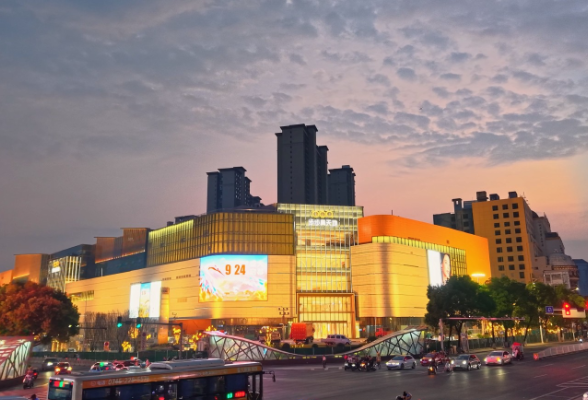 航拍怀化中环广场：大屏流光点亮城市商业新地标