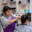 “懂你的”发型师晓华走红网络 “头”等大事由她来办