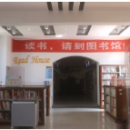 鹤城区：“充电＋避暑” 图书馆内书香浓