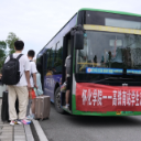 怀化开通高铁南站至怀化学院大学生“定制”公交专线