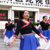 城东社区举办文艺汇演庆祝八一建军节