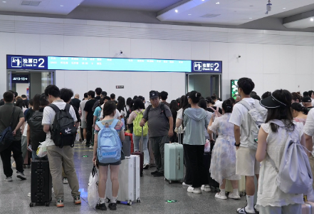 暑运期间 怀化高铁南站预计发送旅客140万人