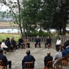 沈晓明在益阳市碧云峰村宣讲党的二十届四中全会精神