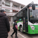 鹤城区：监督解决农村群众“乘车难”