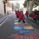 怀化市宏宇小学：地面彩绘“微乐园” 让孩子们“玩转”课间