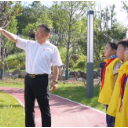 市人大开展小学生进宪法公园法治教育活动