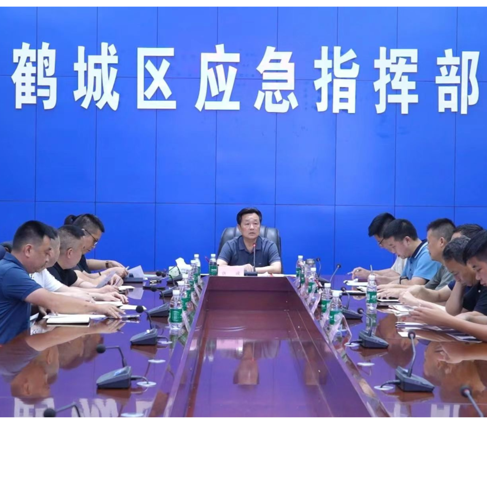 唐成调度全区防汛抗灾工作