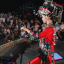 旅法古筝博主“碰碰彭碰彭”五溪广场公益演奏 传播国乐之美