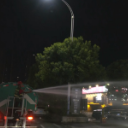 【聚力“一迎三创”  提升城市品质】 洒水车早晚作业   为城市绿地降温“解暑”
