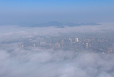 怀化市鹤城区：现平流雾景观  云海茫茫宛若天空之城