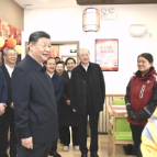 近镜头｜总书记给快递小哥拜年 为勤劳点赞