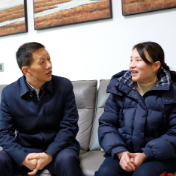 许忠建韦朝晖等市领导走访慰问老党员、生活困难党员、困难群众、困难妇女和因公殉职党员家属