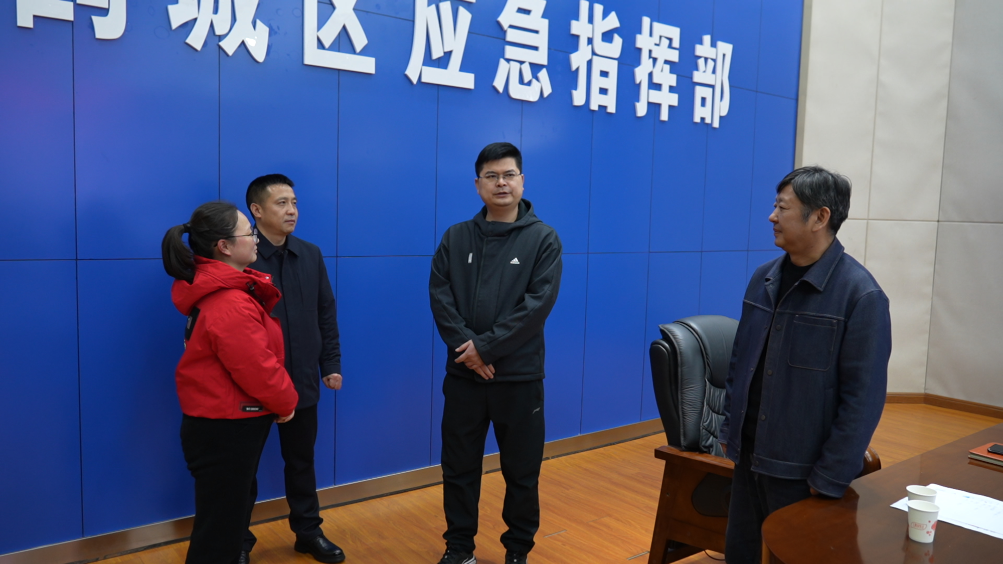 郑明明走访慰问春节期间一线值班人员